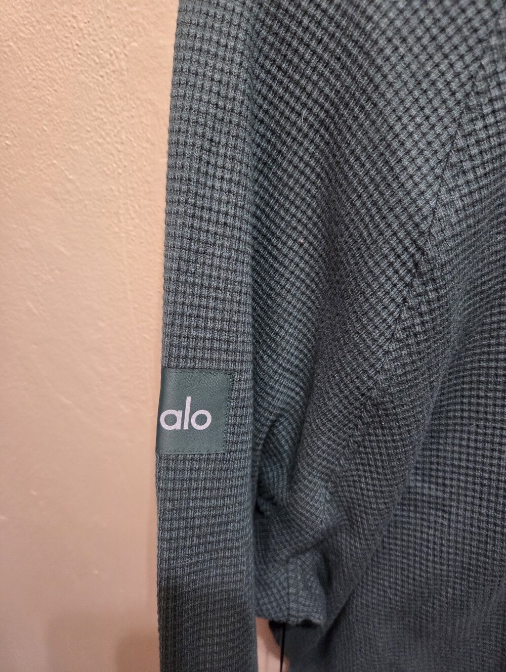 Alo Waffle Weekend Escape Mock Neck In Winter Ivy Size Large - Picture 5 of 7